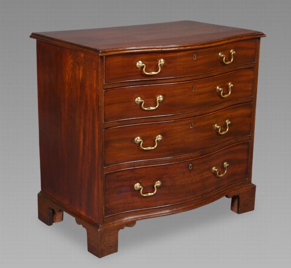 Fine Quality Chippendale Period Mahogany Serpentine Chest of Drawers